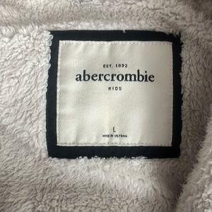 Kids puffer vest, fluffy inside, size large kids, with hood